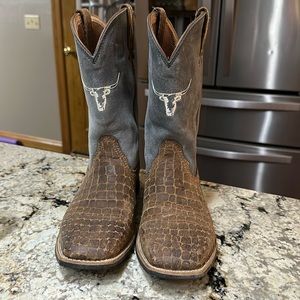 Cowboy Boots Twisted X size 5M. Barely worn.